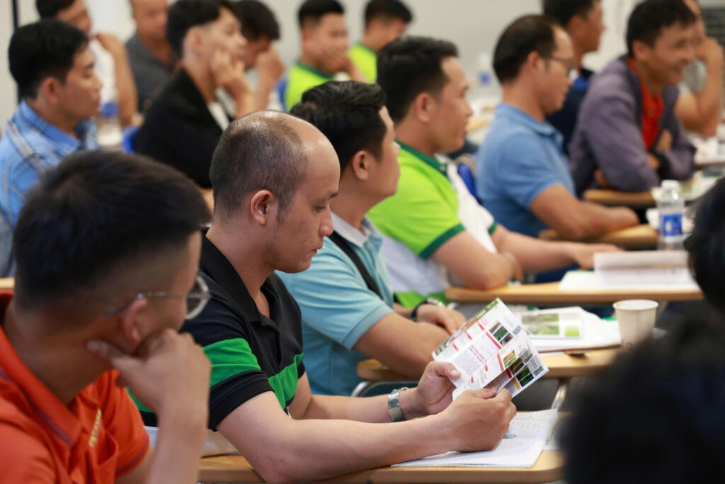 Đại lý vật tư nông nghiệp được đào tạo kỹ thuật để tư vấn đúng